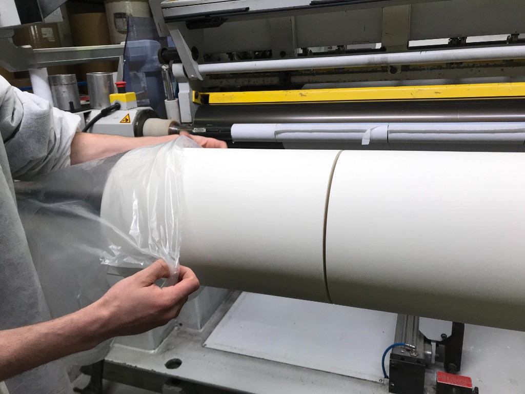 Mise sous film protecteur d’une bobine réhabilitée